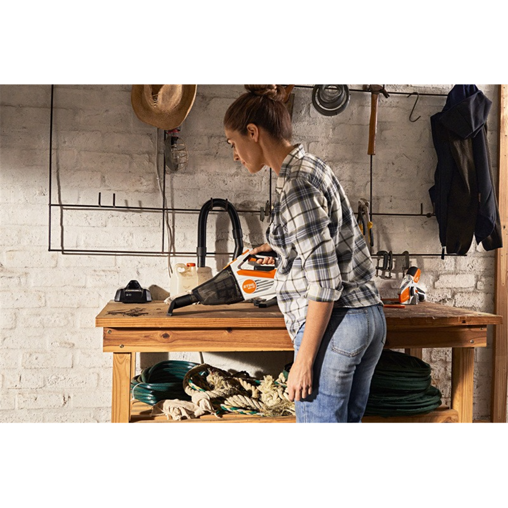 stihl-sea-20-baterijski-rucni-usisivac_3_LG.png
